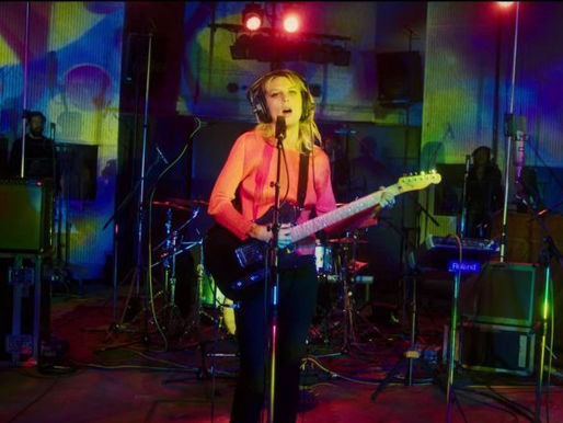 Veja o Wolf Alice tocar "Delicious Things" ao vivo nos estúdios Abbey Road com orquestra.