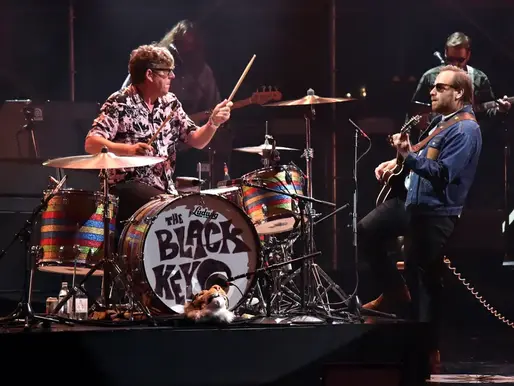 The Black Keys anuncia participações especiais de Noel Gallagher e Alice Cooper em seu novo álbum