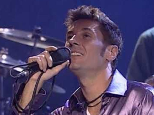 Em 2000, o Capital Inicial se reinventava com o elegante Acústico MTV