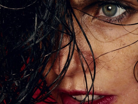 Anna Calvi lança novo single, 'Ain't No Grave'