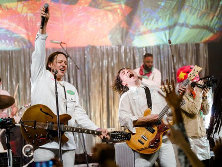 Arcade Fire faz show beneficente em prol da Ucrânia e apresenta novas músicas