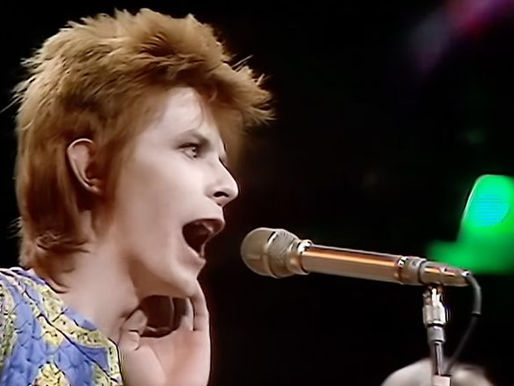 Confira uma versão atualizada de 'Starman' de David Bowie no 'Top Of The Pops'