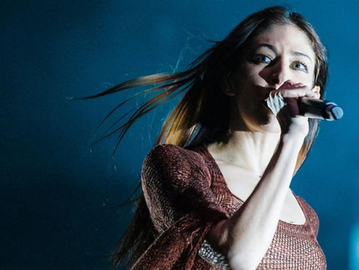 Em “Desire, I Want To Turn Into You”, Caroline Polachek traz ecletismo musical em canções elegantes