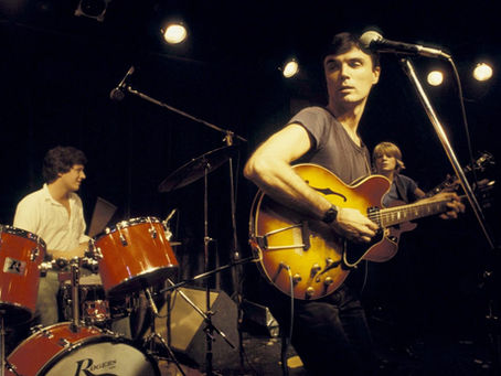 Talking Heads no palco em janeiro de 1976.