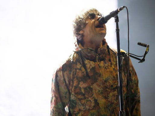 Liam Gallagher se junta ao Foo Fighters em homenagem a Taylor Hawkins; assista