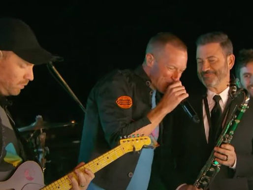 Coldplay apresenta versão intimista de 'Clocks' em 'Kimmel'; assista