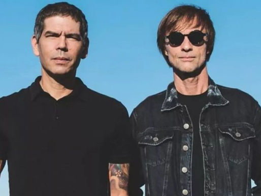 Dado Villa-Lobos e Marcelo Bonfá emocionam o público com um show cativante, onde celebram os clássicos da Legião Urbana