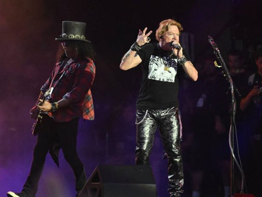 Dave Grohl se une ao Guns N' Roses no palco do Glastonbury