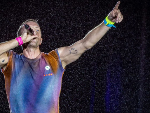 Chris Martin interrompe show do Coldplay para ajudar menino na multidão em Sydney