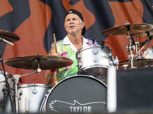Red Hot Chili Peppers presta homenagem a Taylor Hawkins do Foo Fighters no Jazz Fest