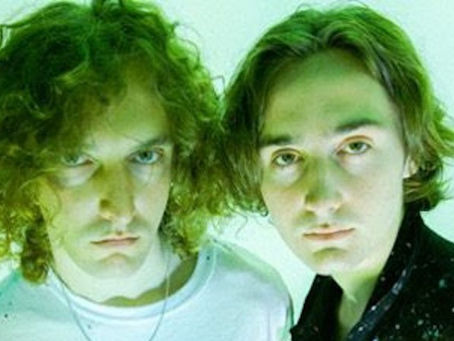 Taipei Houston, banda dos filhos de Lars Ulrich, anuncia álbum de estreia 'Once Bit Never Bored'
