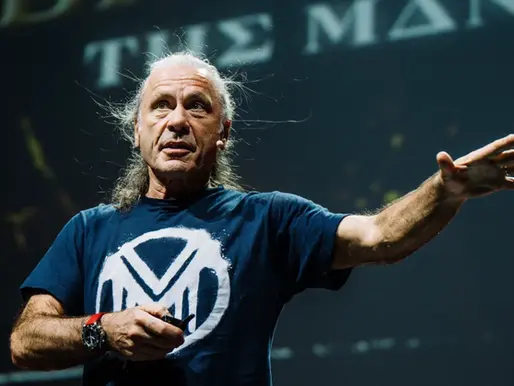 Bruce Dickinson, do Iron Maiden, critica preços de ingressos e defende acessibilidade em Shows de rock