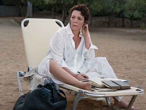 ‘A Filha Perdida’ resgata a essência da mulher e narra as aflições da maternidade precoce.