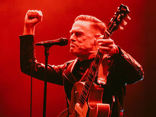 Bryan Adams durante show em 2024