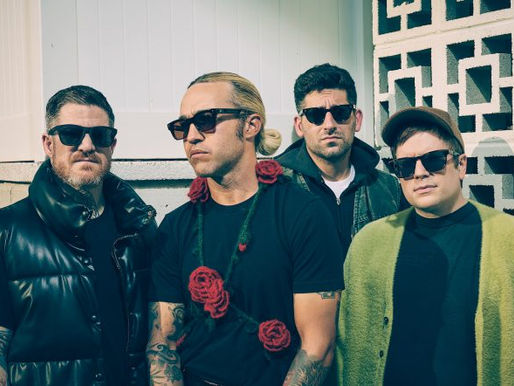 Fall Out Boy comemora 20 anos de 'Take This To Your Grave'