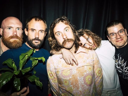 IDLES anuncia reedição comemorativa de cinco anos do explosivo álbum de estreia 'Brutalism'