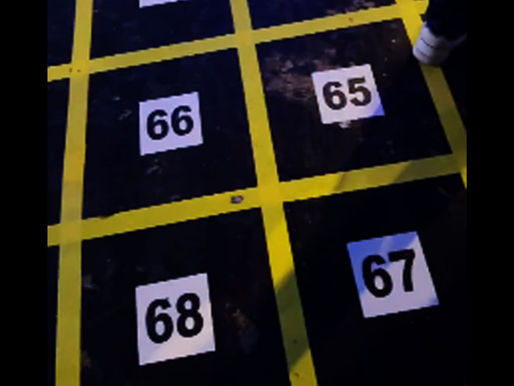 The Kooks surpreendem com “xadrez humano” em show no Peru, mas ideia gera polêmica entre fãs