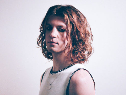 Conheça o som de Frankie Beetlestone, o jovem músico que busca ser "o melhor que pode" com seu EP Ignorance Is Bliss