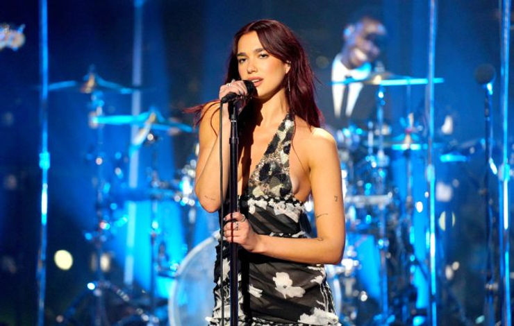 Dua Lipa se apresenta no palco durante o 2024 TIME100 Gala no Jazz no Lincoln Center em 25 de abril de 2024 na cidade de Nova York.