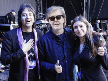 Paul McCartney ajuda fã a pedir namorada em casamento durante passagem de som no Chile