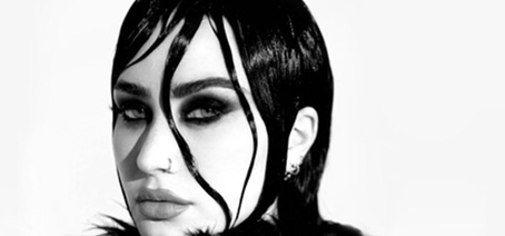 Demi lovato manda um salve para o Rock com revisitação de hits em Revamped; confira