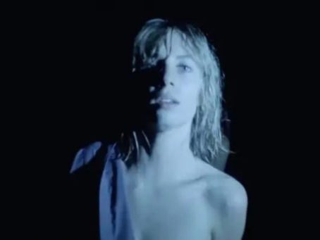 Maya Hawke de Stranger Things, participa de orgia em clipe do novo single 'Thérèse'