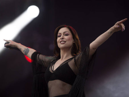 Pitty faz show bonito e divertido no The Town, acompanhada da Nova Orquestra