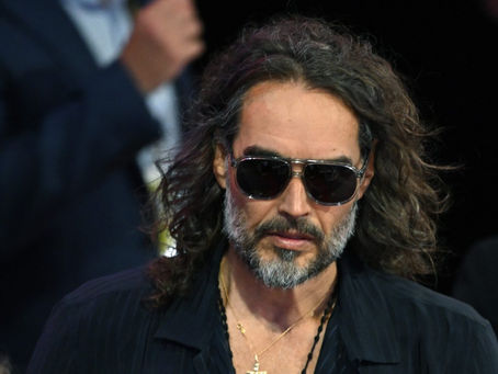 Russell Brand fotografado no ano passado na Convenção Nacional Republicana em 2024