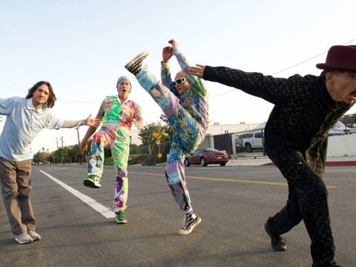 Red Hot Chili Peppers anuncia "Return Of The Dream Canteen", novo álbum que será lançado em outubro