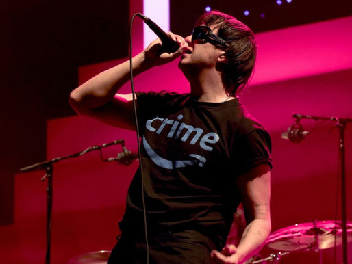 Julian Casablancas, da banda The Strokes, se apresenta ao vivo em 2026.