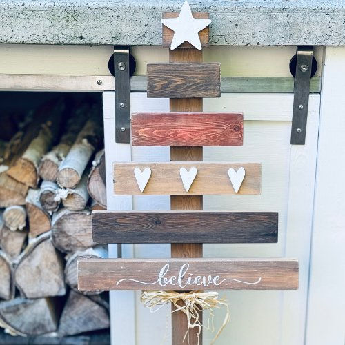 pallet wood Christmas tree with wood star, heart ornaments and stenciled word