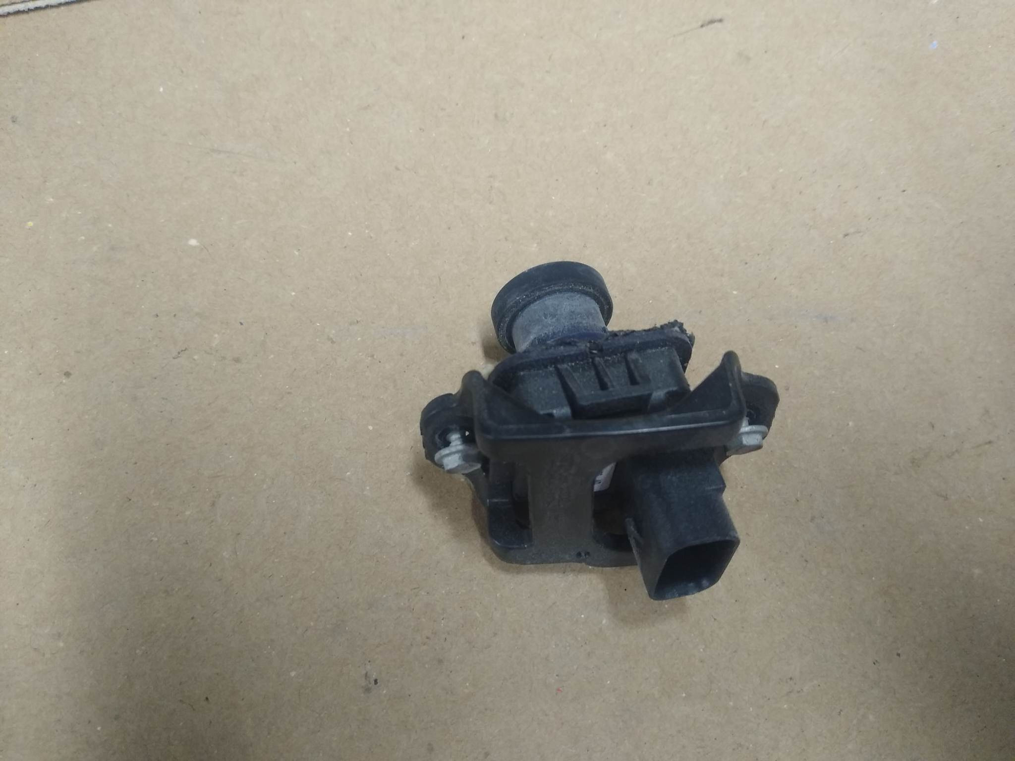 2015-23 Mustang Back up camera with bracket and screws-used