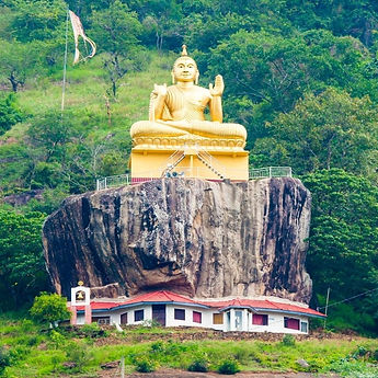 Aluviharaya-Rock-Temple