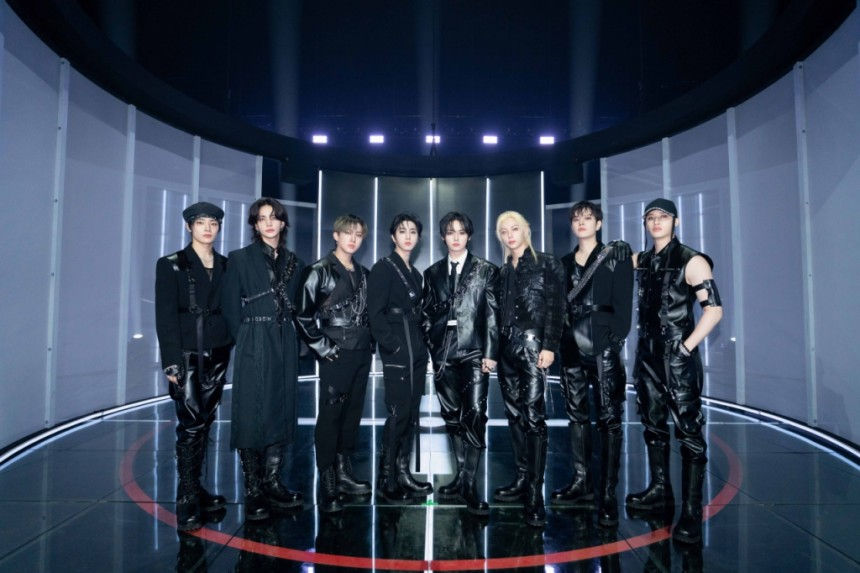 <Stray Kids>