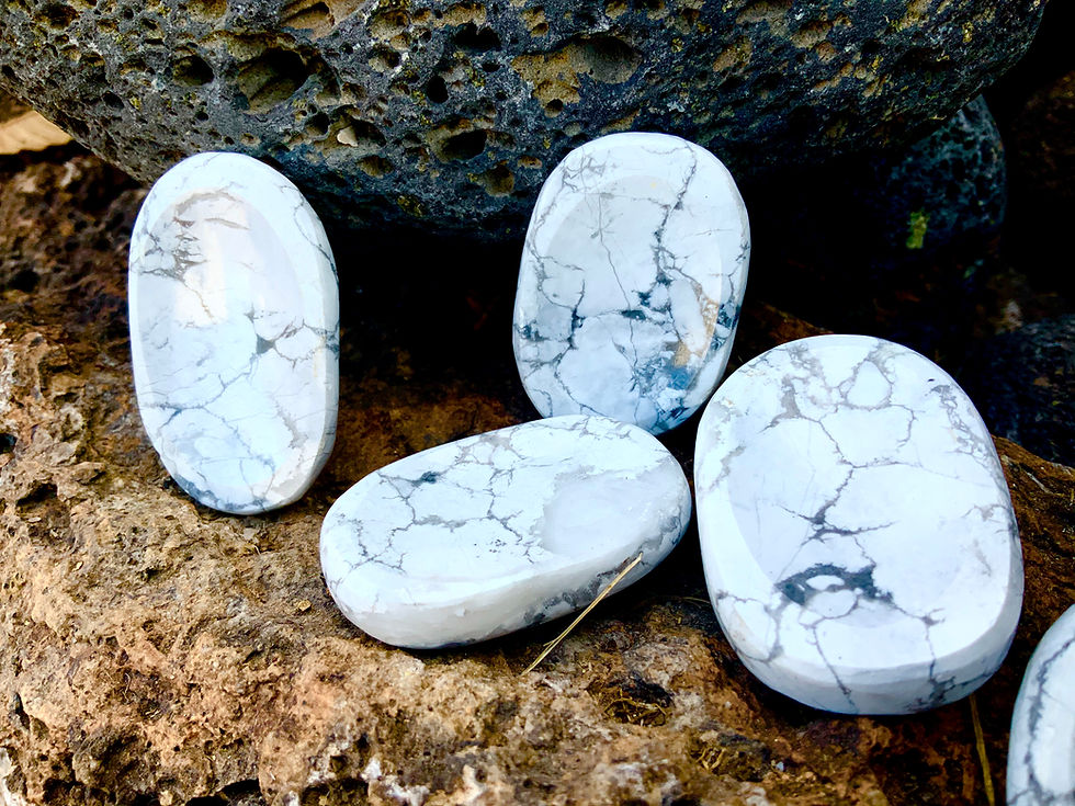Howlite worry stones