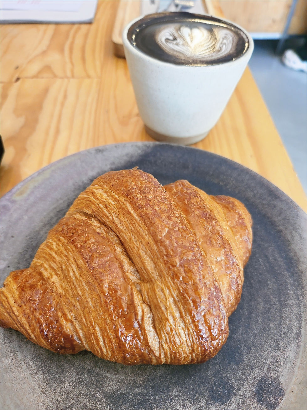 Croissant and Hochicha Latte