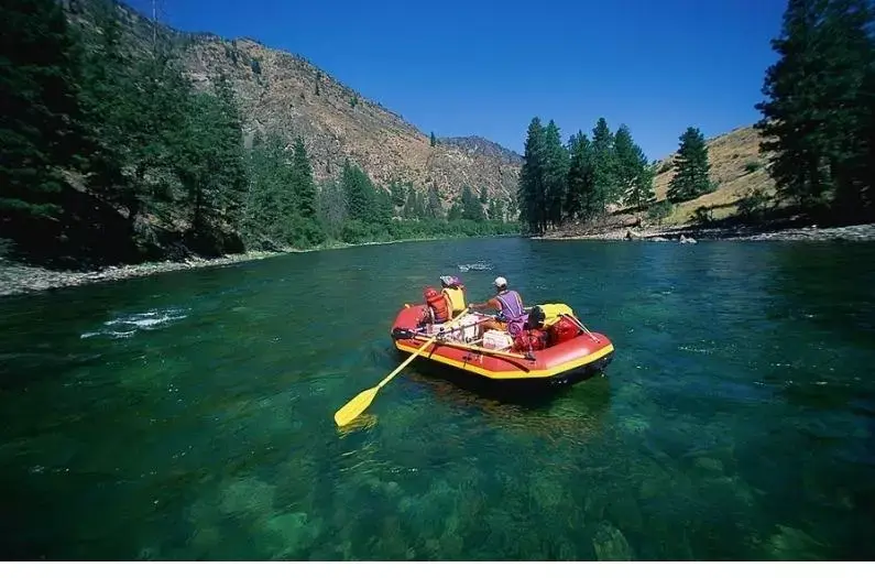 River rafting adventure for Darjeeling tour packages.