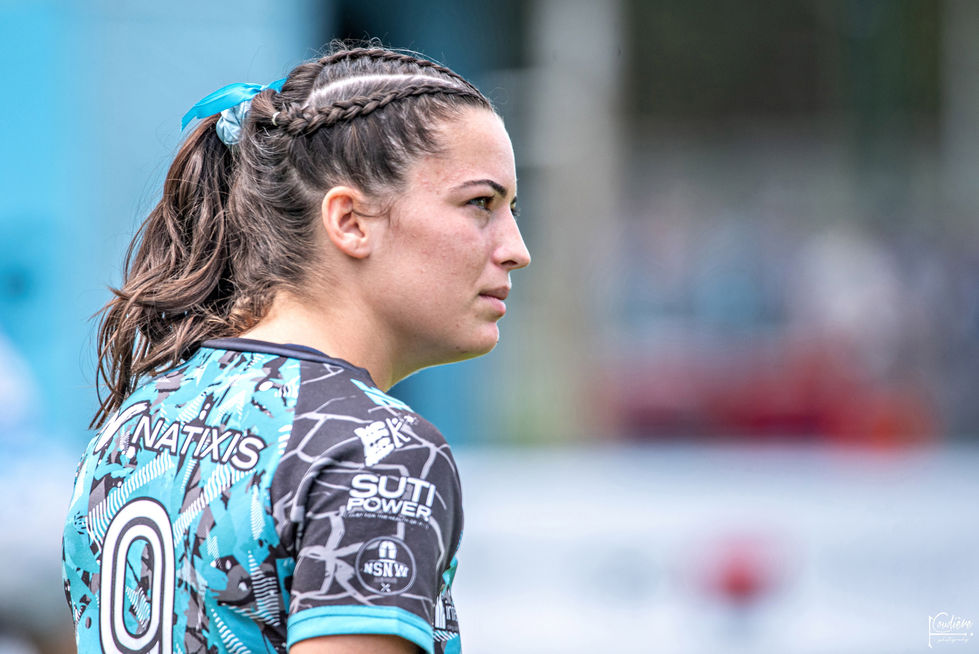 HH7 FEMME J01 1734 TC.jpg