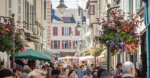 marche-bagneres-bigorre-ete-rue-02-555x290.jpg