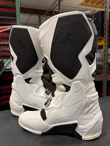 Display* Alpinestars Tech 7 Boots - Size 10 | MxBoot.com