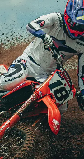Jett Lawrence riding with Alpinestars S-M10 R01 helmet in purple, pink fluo, and yellow fluo colorway during motocross race