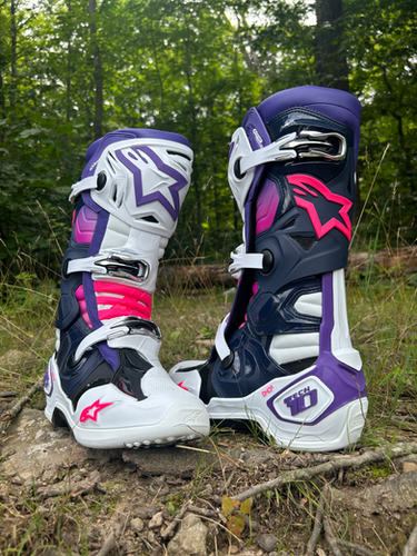 【限定カラー】Alpinestars tech10ホワイト/パープル【値下げ】 2026 Alpinestars Tech 10 Boots - White/Violet/Navy/Pink | MxBoot.com