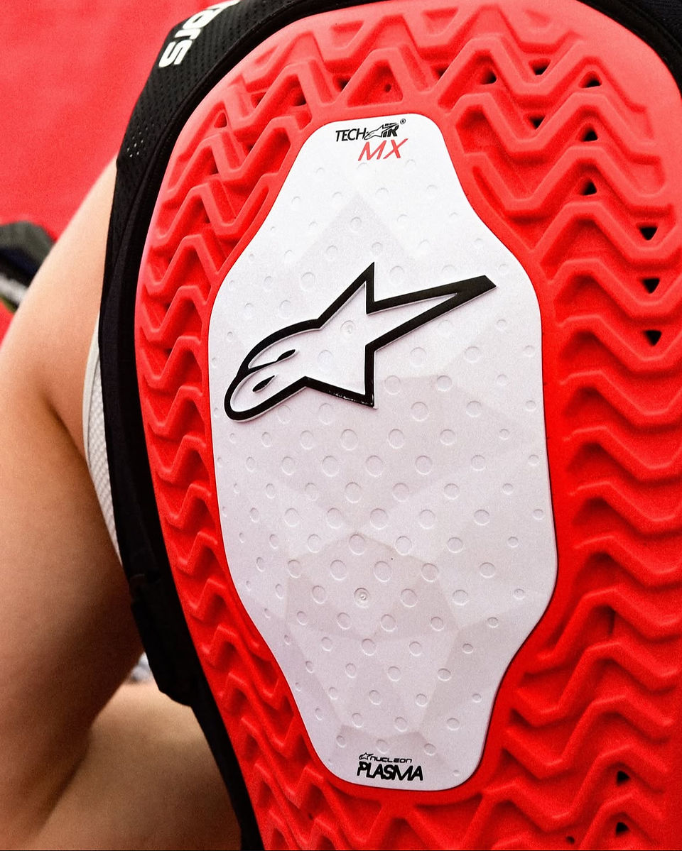 Back view of the Alpinestars Tech-Air® MX system highlighting the full back protection and airbag coverage.
