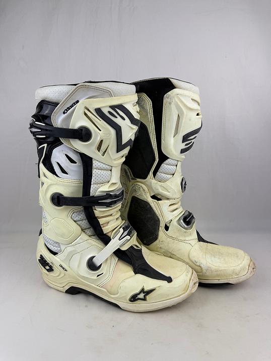 Used Tech 10 Supervented Boots // Size 12 *NO INNER BOOTIES Used Tech 10 Supervented Boots // Size 12 *NO INNER BOOTIES