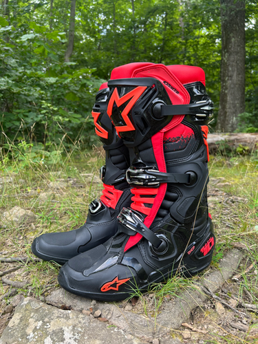 Alpinestars レーシングブーツ 黒/赤 2026 Alpinestars Tech 10 Boots - Black/Red | MxBoot.com
