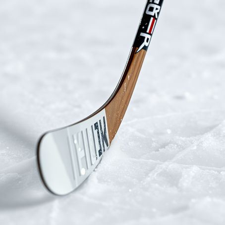 !צילום מקרוב של מקל הוקי עם הדגשה על מדד ה-Flex