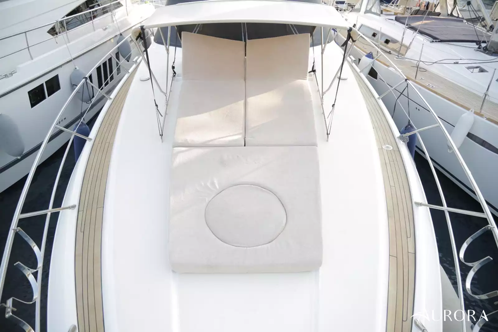 Sunseeker Manhattan 64 motor yacht front side