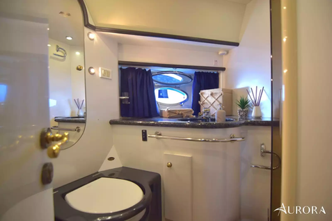 Sunseeker Manhattan 64 motor yacht toilet