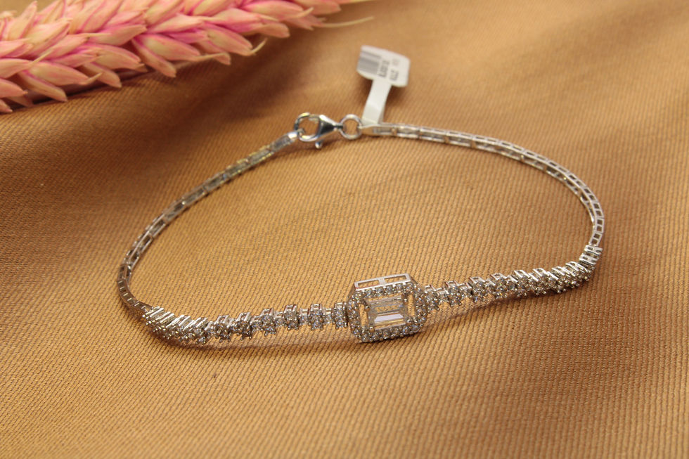 Suyolu Yıldız Bagetli Beyaz Altın Bileklik