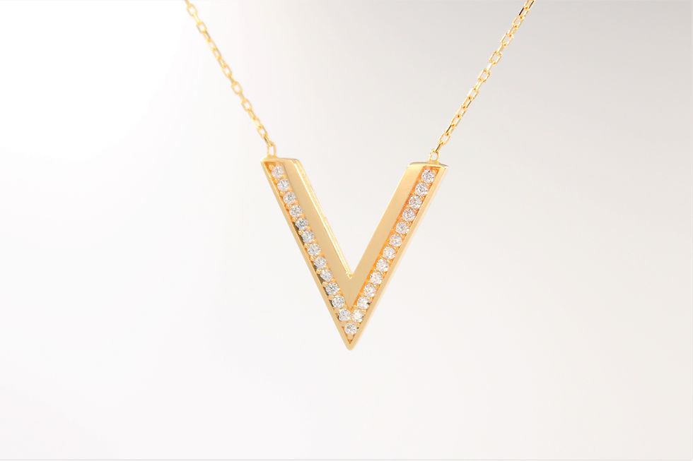 Siyah Taşlı Melek Altın Kolye